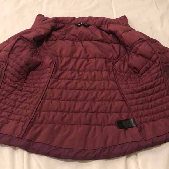 The North Face jacket in plum purple with from zipper pockets &  inside pockets - Picture 10 of 14